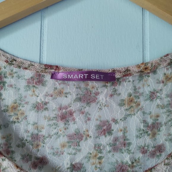 Smart Set Floral Short Sleeve Top - Picture 5 of 5